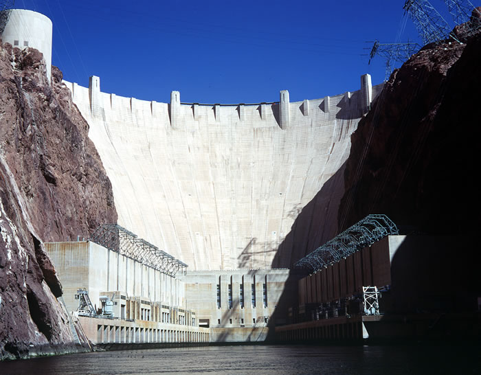 Reclamation temporarily closes Hoover Dam to visitors