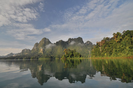 The reservoir created by Thailand’s Rajjaprabha Dam has become a popular tourist destination due to its natural beauty.