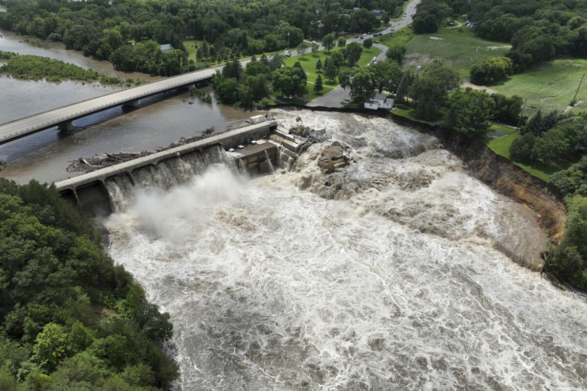 Minnesota officials vote to tear down dam and bridge that nearly collapsed