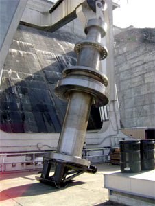 This shaft tipper, in use to tip the turbine shaft of one of the units at the 456-MW Noxon Rapids plant, was designed to facilitate replacement of four of the five turbines.